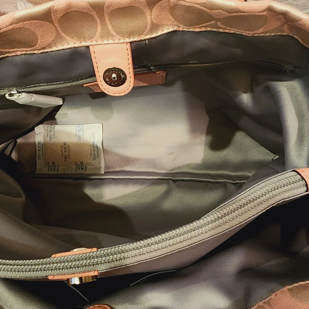 SOLD TO AUNT YV Coach Pink Signiture Ashley Bag + Wallet & checkbook š„ - Picture 7 of 10